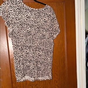 Stylish Black and White Leopard Print Women's Top